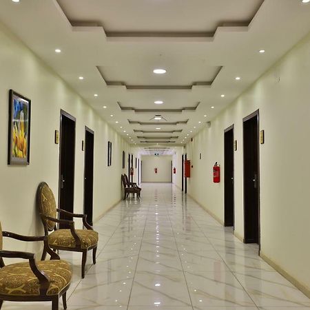 Oyo 284 Taj Alrayan Aparthotel Unaizah Bagian luar foto